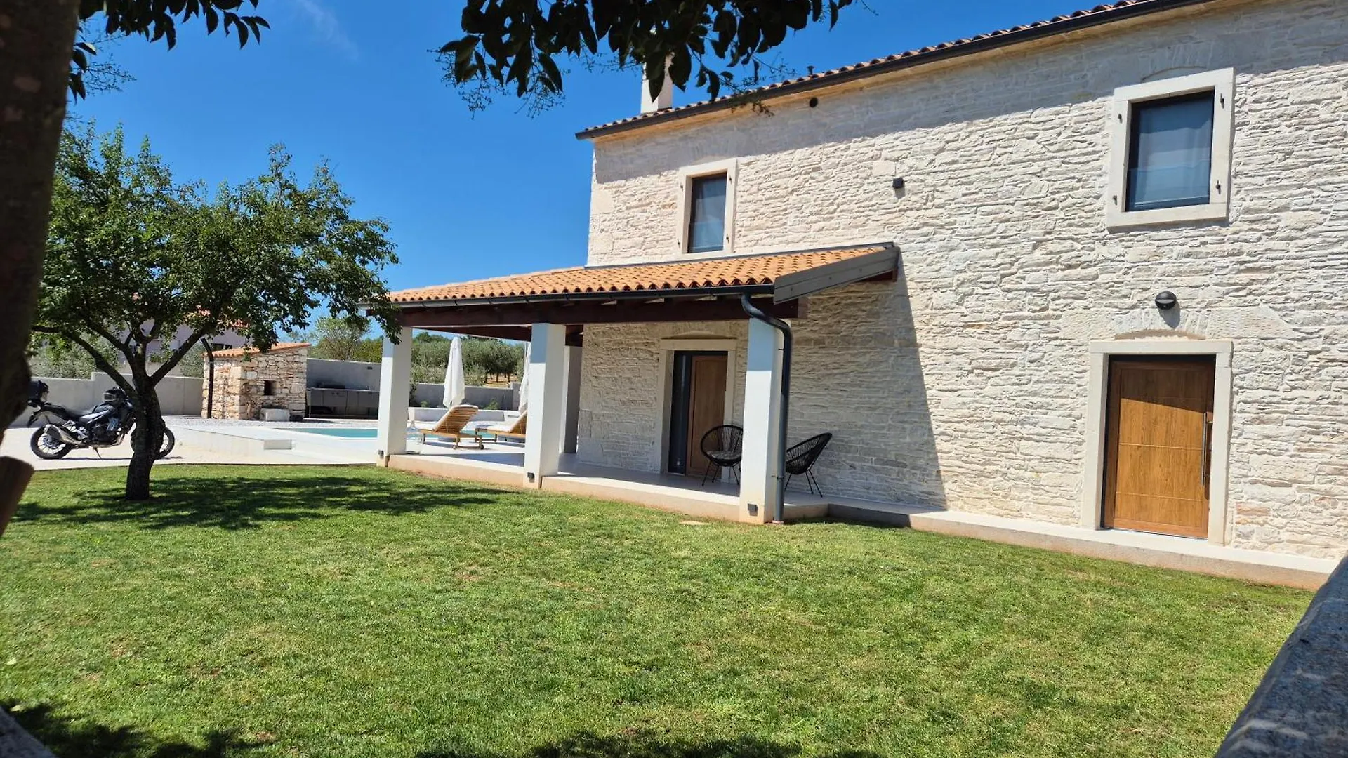 Stone Villa With Private Pool 普拉