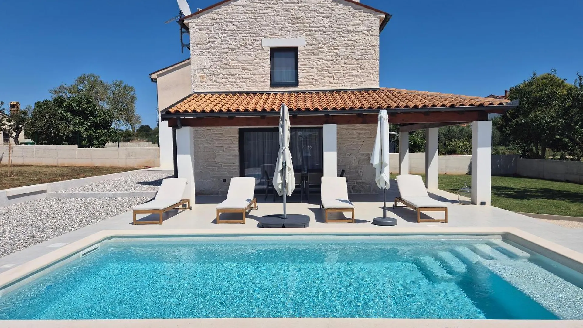 Stone Villa With Private Pool Pula 0*,  Kroatien