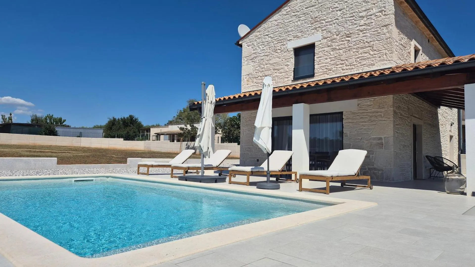 Stone Villa With Private Pool Pula